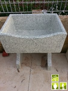 Pile e lavabi in graniglia di marmo