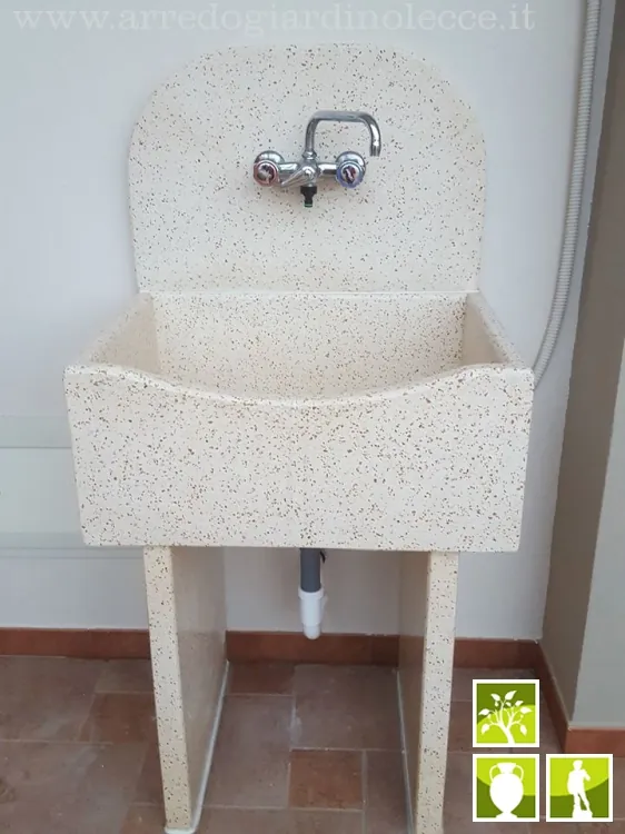 Pila in graniglia di marmo con paraschizzi